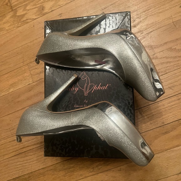 Baby Phat “Mulberry” Platform Pumps with Anklet - Picture 3 of 9